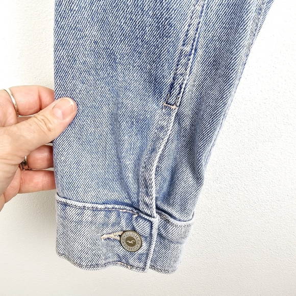 Hollister Light Wash Semi-Cropped Frayed Denim Jean Jacket with Pink Stitching - Picture 6 of 10